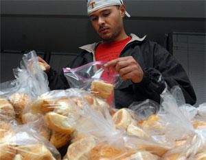 2007: Frat Thanksgiving drive